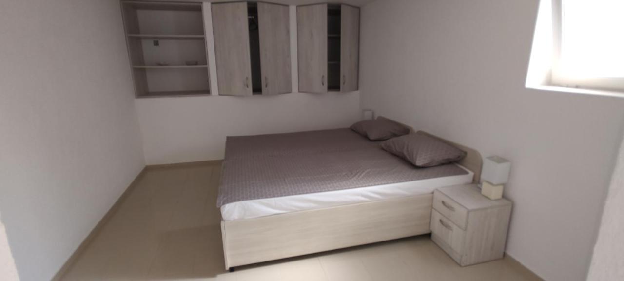 Apartmani Matela เพทรอซาเน ภายนอก รูปภาพ