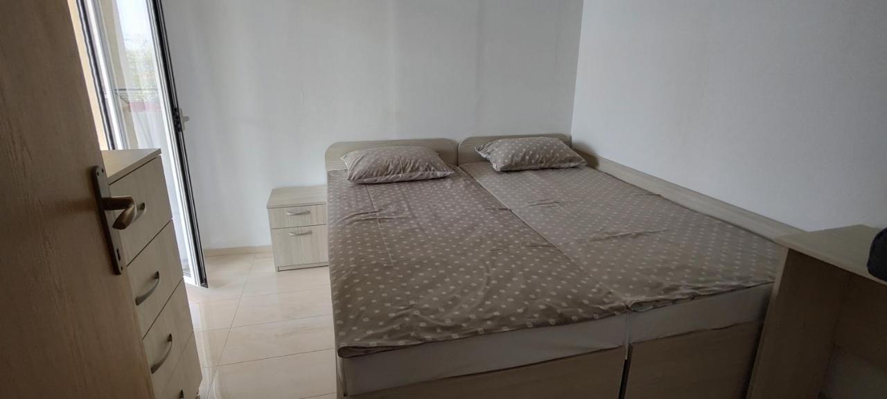 Apartmani Matela เพทรอซาเน ภายนอก รูปภาพ