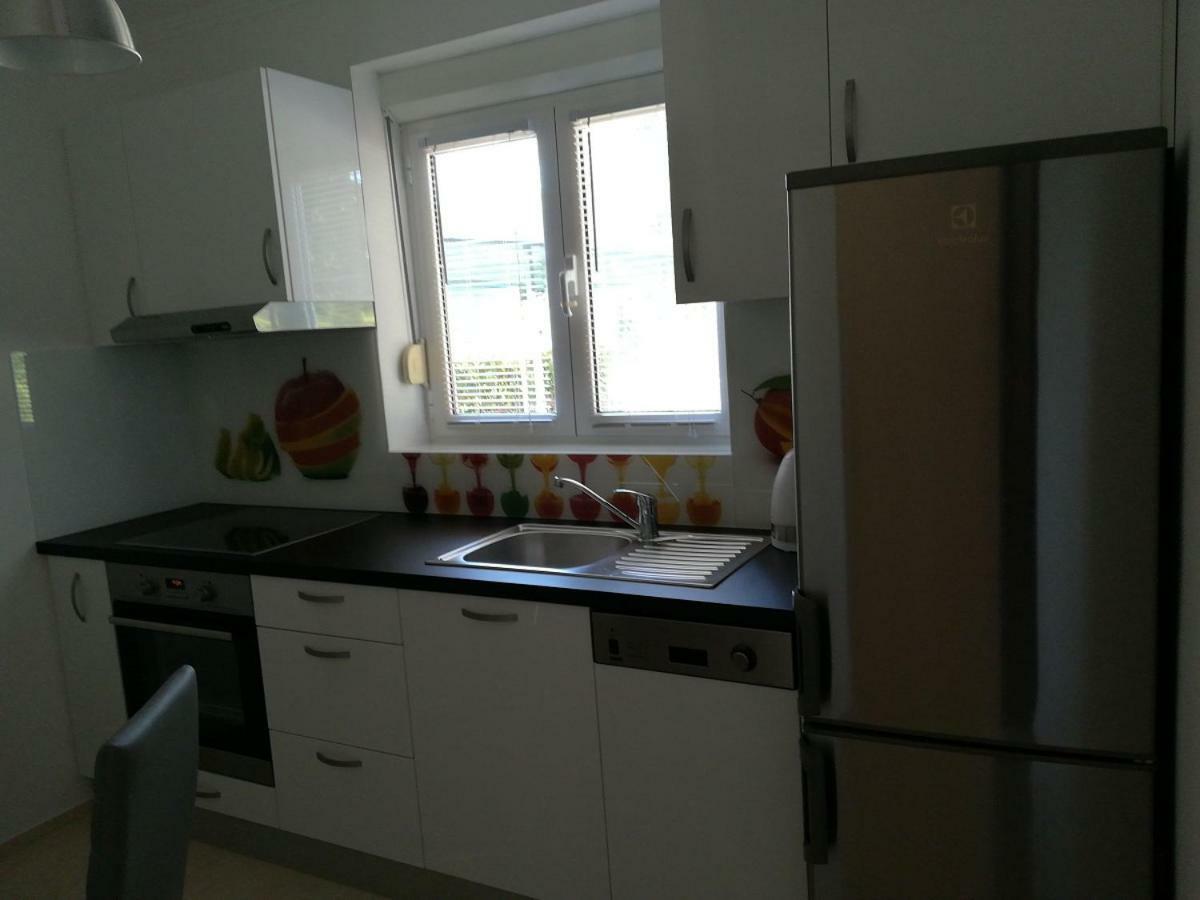 Apartmani Matela เพทรอซาเน ภายนอก รูปภาพ